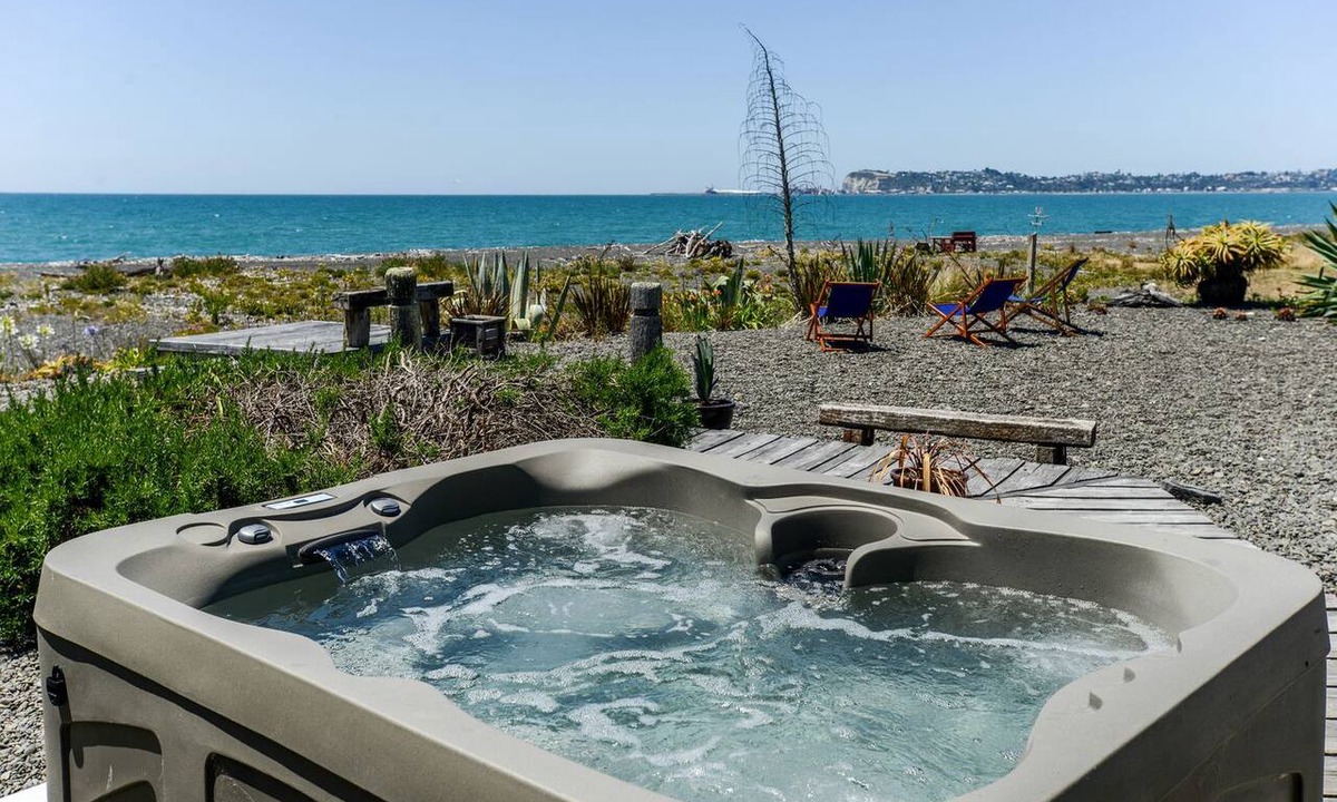 Napier Cabin | Beachside Suite Retreat near Hawke's Bay in Napier, North Island
