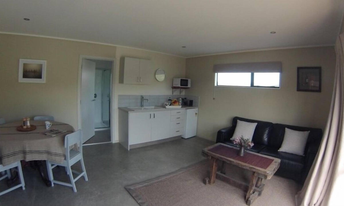 Puketapu Cottage | Bespoke guest house - stylish rural retreat