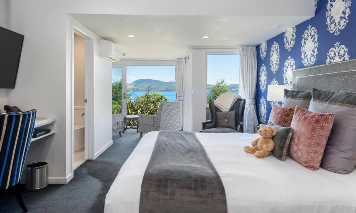 Kawaha Point Cabin | Black Swan Lakeside Boutique Hotel