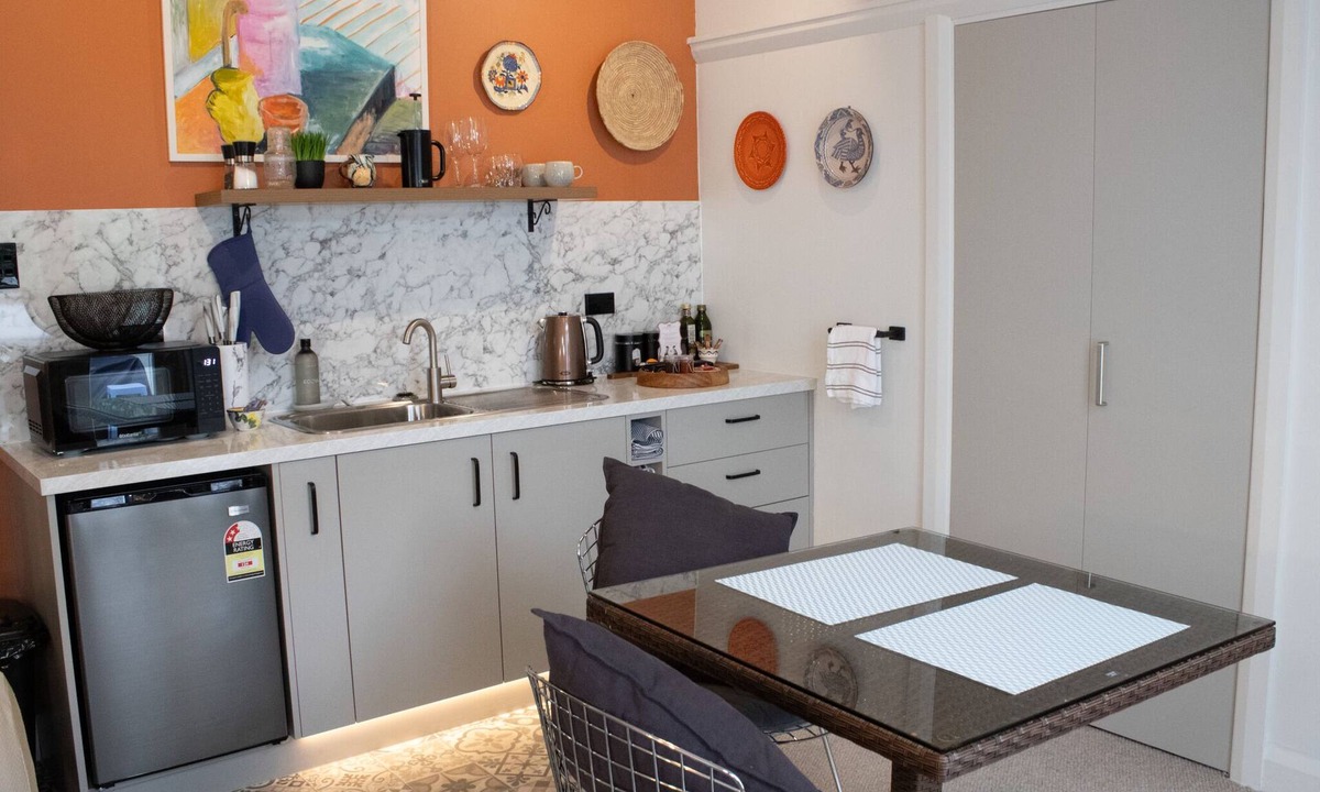 Nelson Apartment | Boutique Nelson Studio | Walk to Town | Private Deck & Entrance