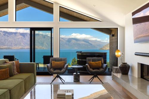 Fernhill House | Brand New Luxury Villa - The Lookout - Hot Tub