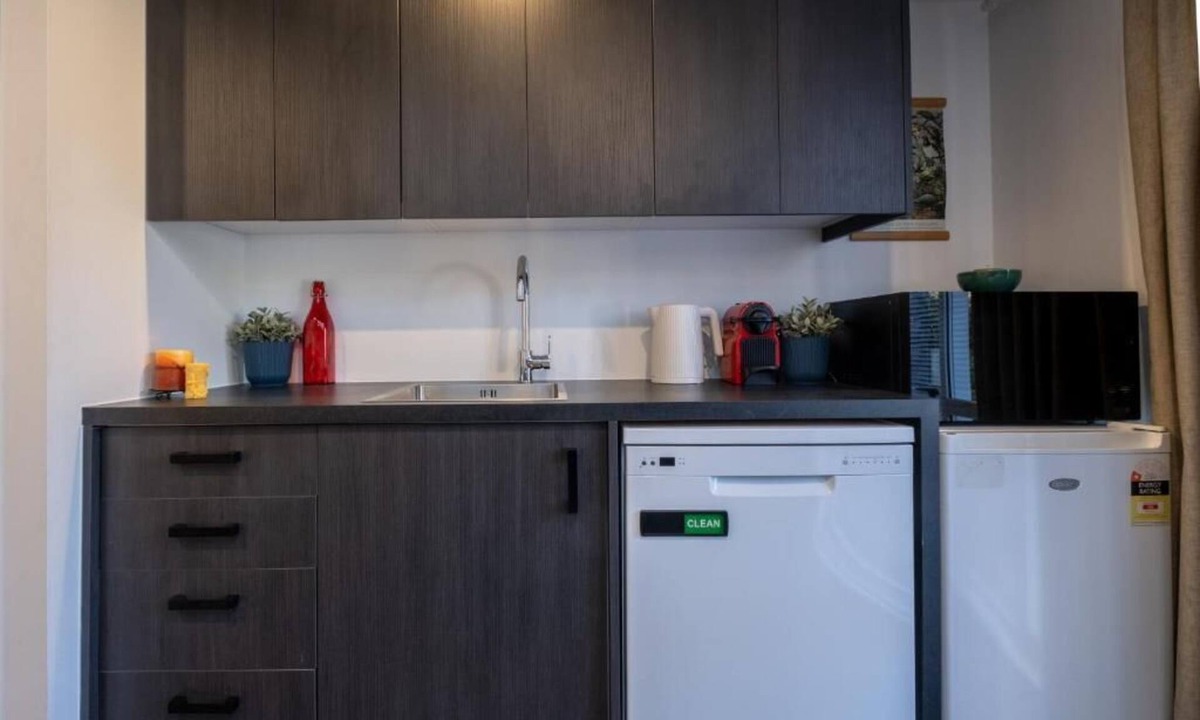 Christchurch Cottage | Bright Modern Guesthouse - Free Parking, Near CBD