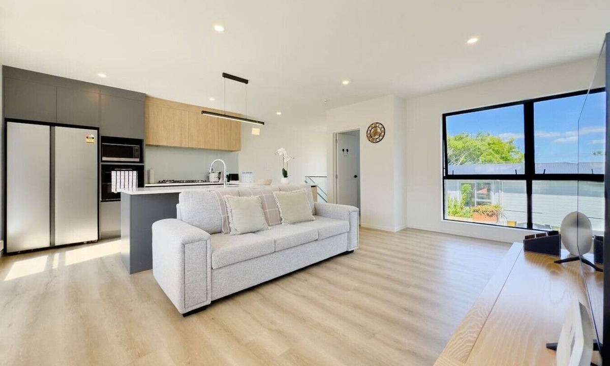 Forrest Hill Villa | Bright & Stylish Townhouse Near City & Albany