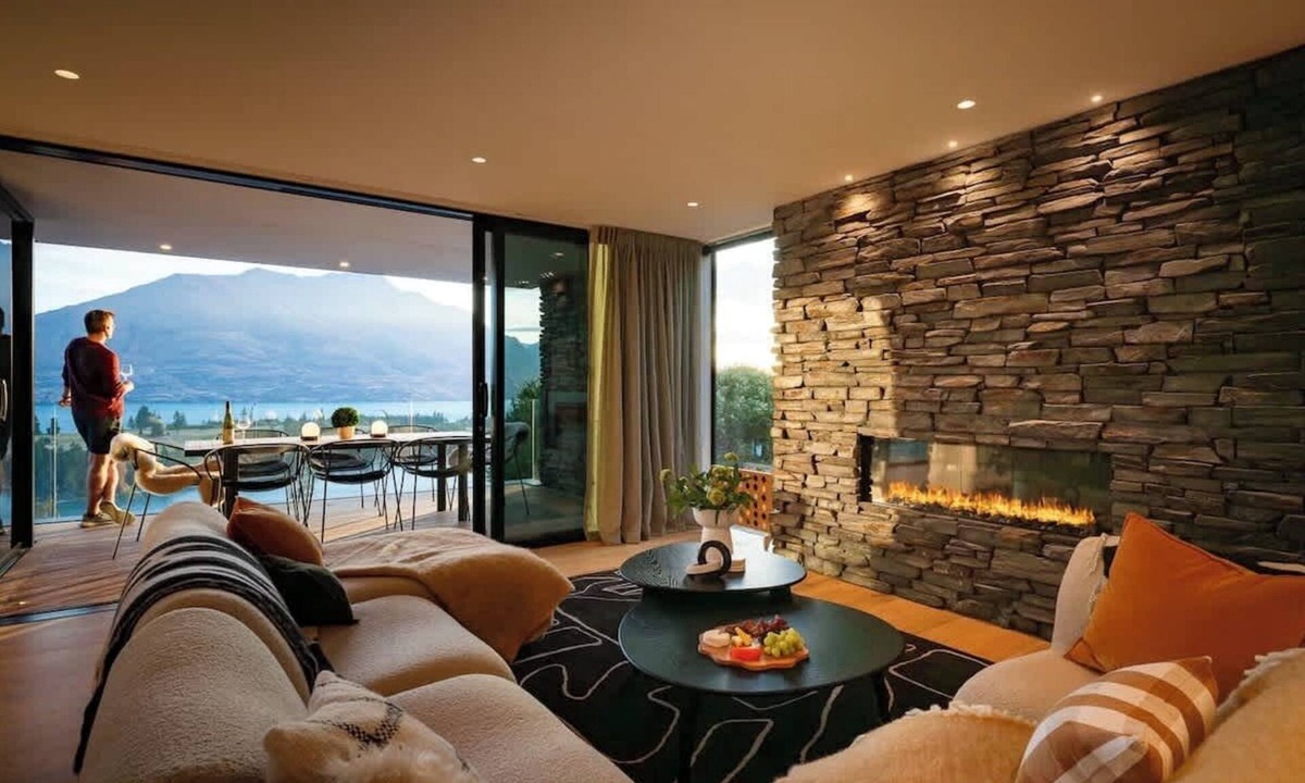 Queenstown Villa | Brookbank Villa – Luxury Lakefront w/BBQ & Views