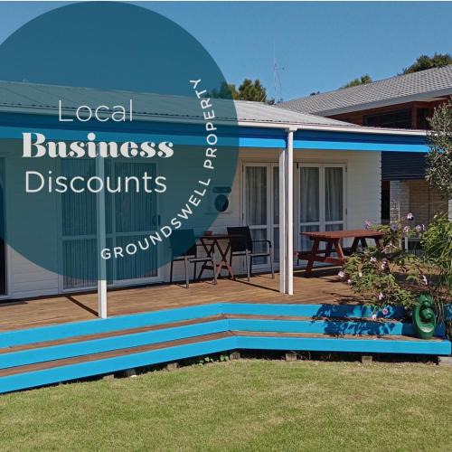 Raglan House | Calypso Cottage, Bright bach, Water view