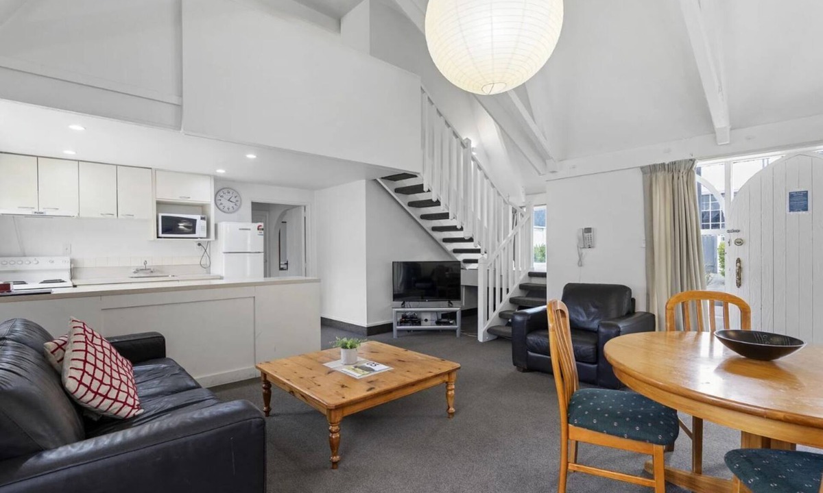 Merivale Hotel | Camelot Motor Lodge