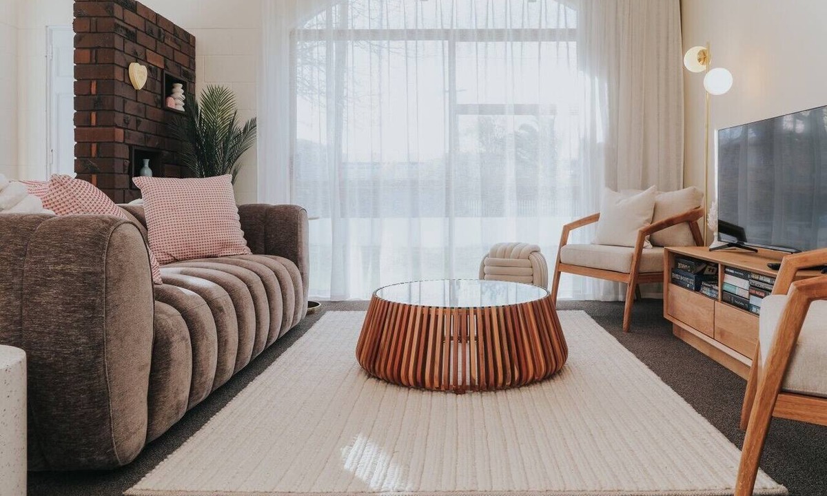 Owhata House | Casablanca Cove : A stylish, lakeside Rotorua retreat