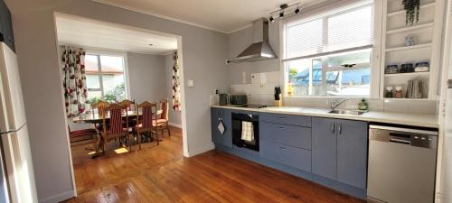 Blenheim House | Central Blenheim Character House - Kitchen, Laundry, BBQ, Bikes