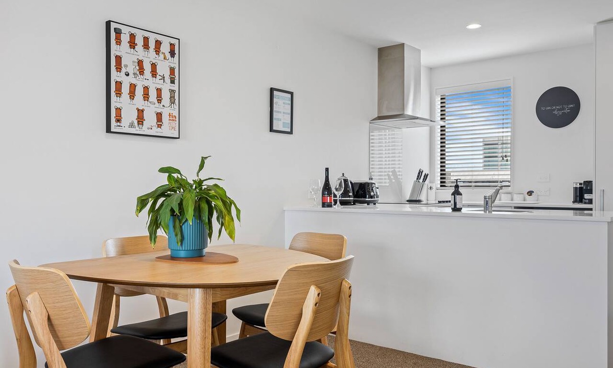 Christchurch City Centre Apartment | Central Christchurch 2 Bedroom Apartment – Balcony & Parking