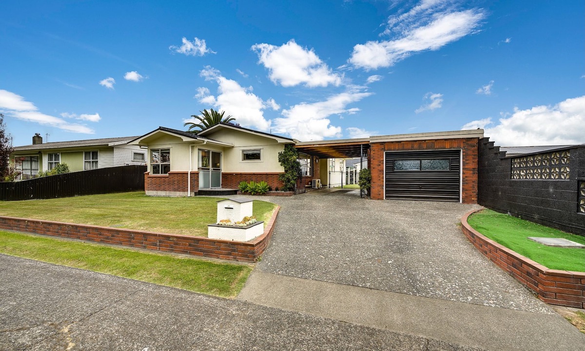 Napier House | Central Ease - Napier Holiday Home