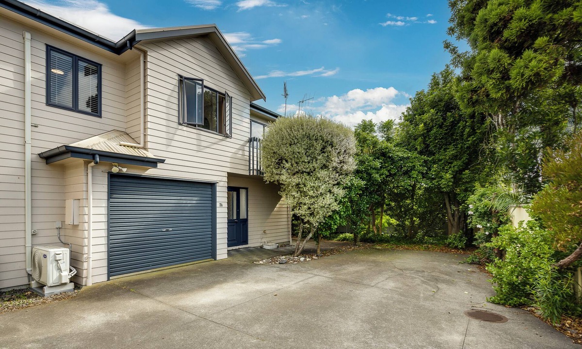 Napier House | Central Green Escape - Napier Holiday Home
