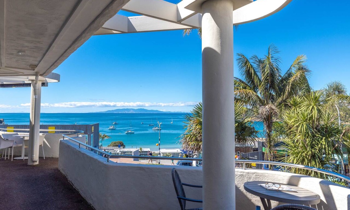 Oneroa Apartment | Central Oneroa Apartment With Sea Views.