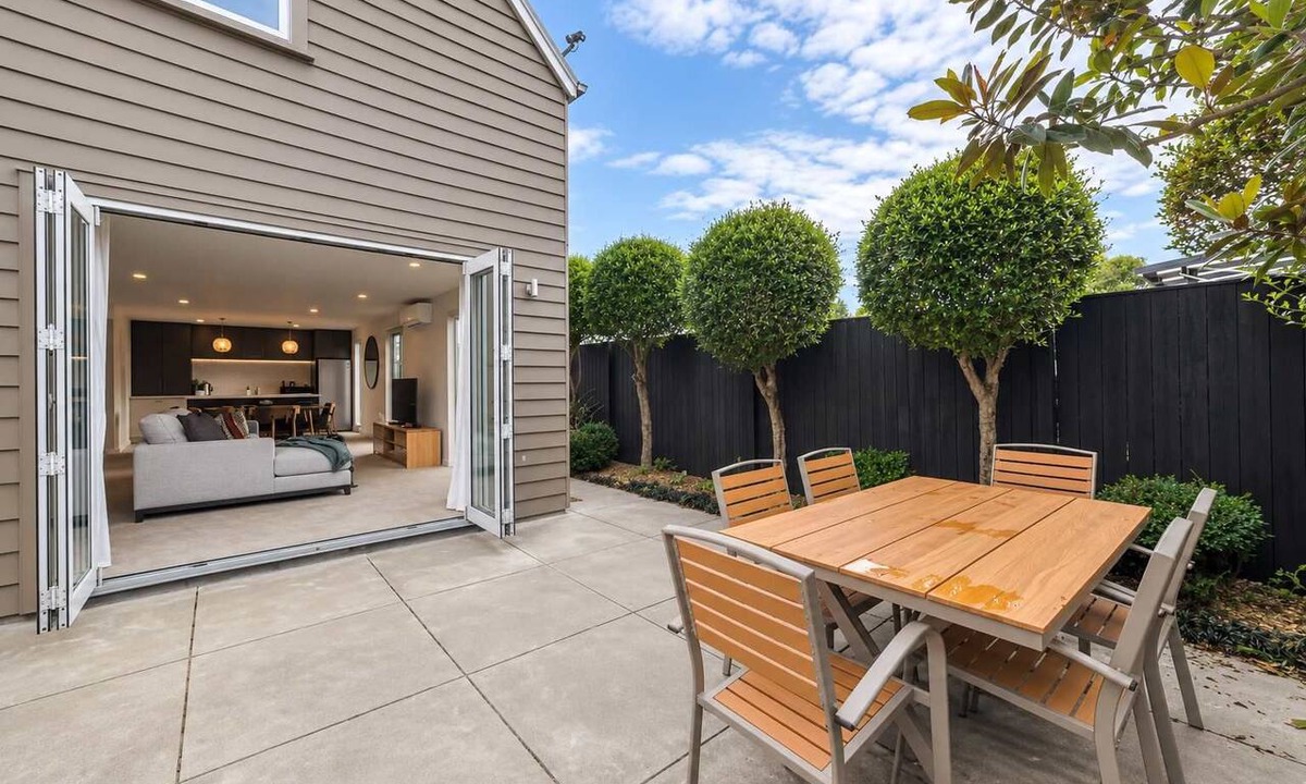 Christchurch Apartment | Central Richmond | Modern 3BR + Courtyard