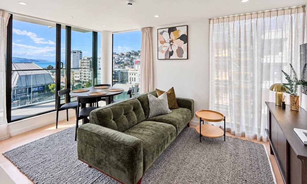 Te Aro Apartment | Central Te Aro 2BR with Balcony & Indoor Pool