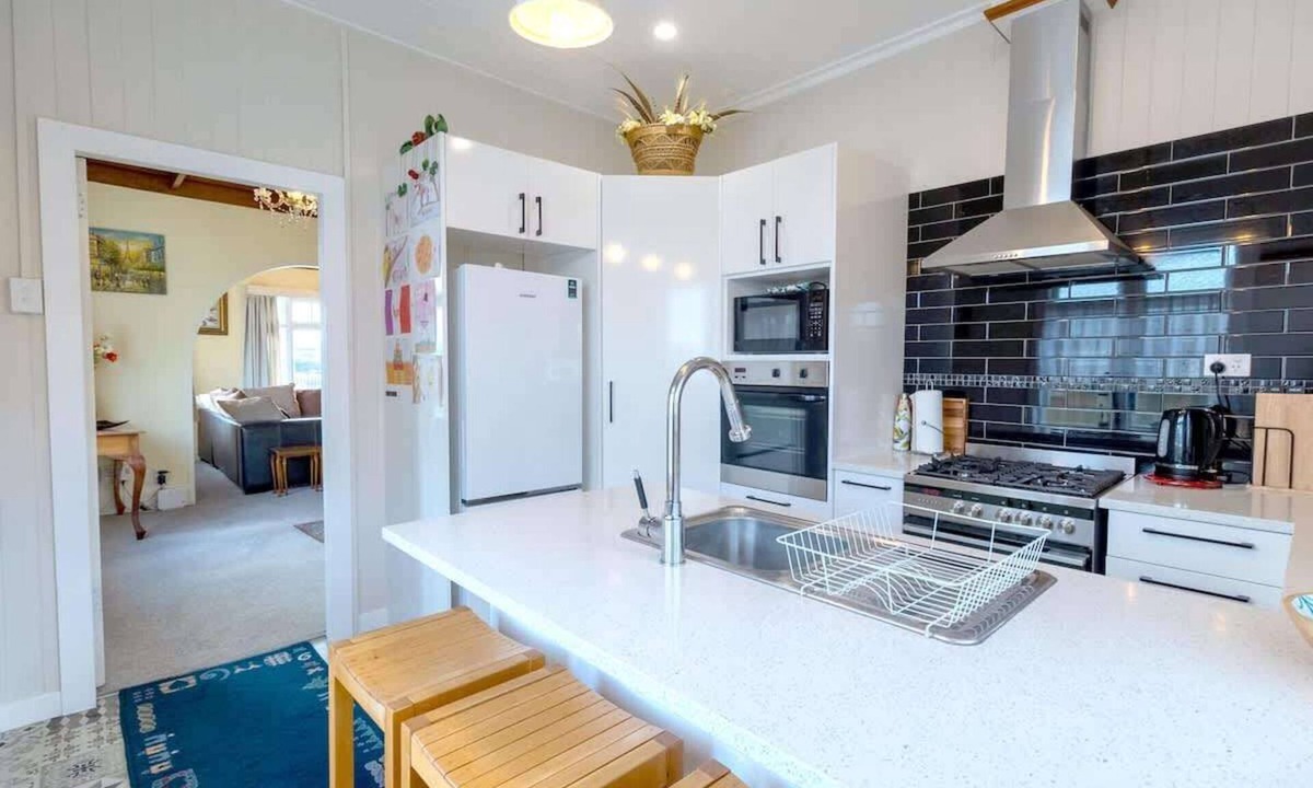 Rotorua House | Central Villa - Character Home, Walk to CBD