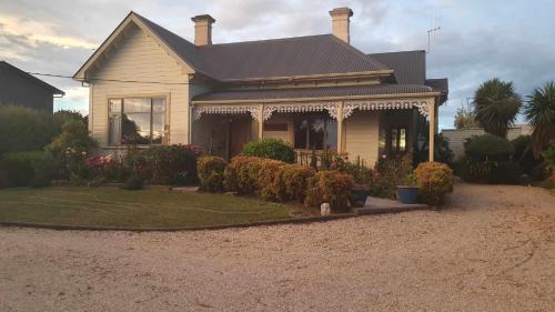 Oamaru Bed & Breakfast | Century House Accommodation