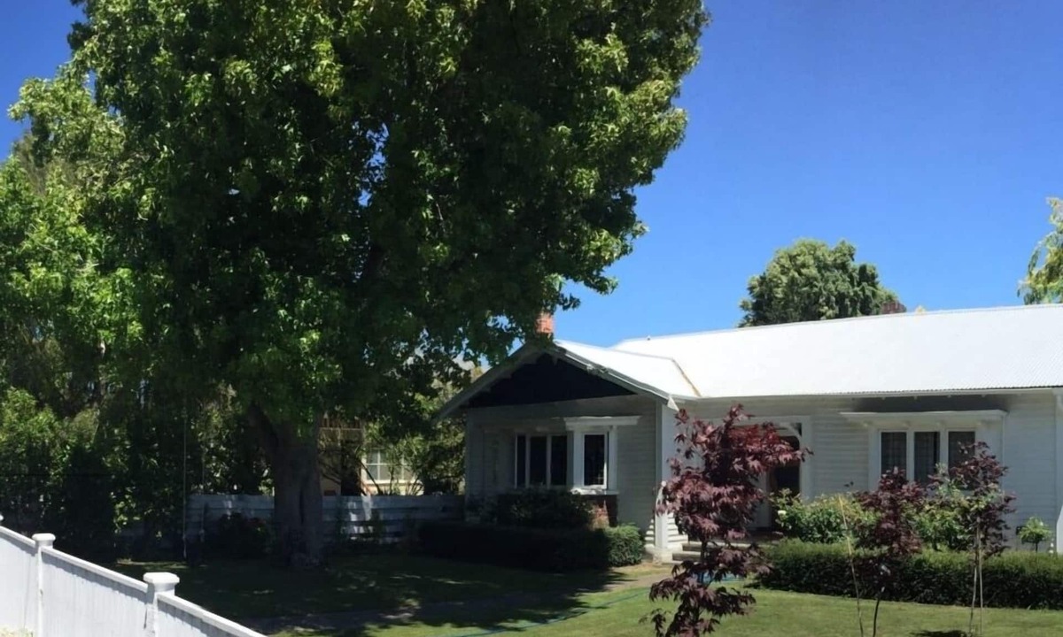 Blenheim House | Character bungalow in the heart of Blenheim