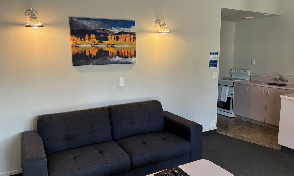 Balclutha Hotel | Charlies Motor Lodge