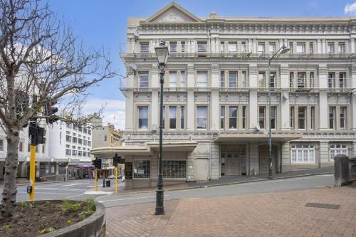 Dunedin City Centre Apartment | Charmed on Dowling- Light-Filled Apartment