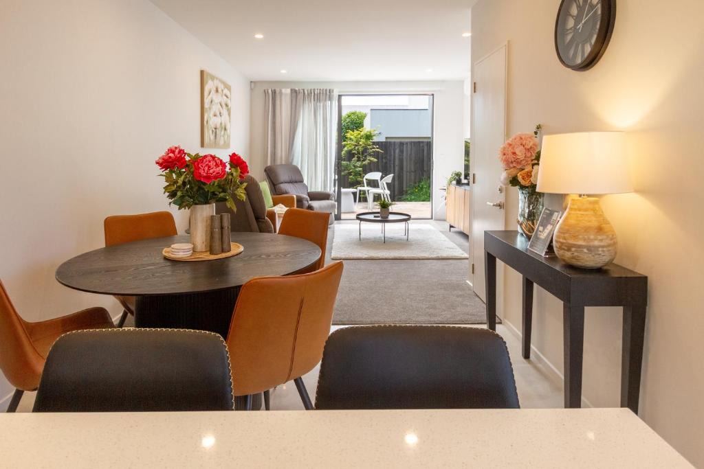 Edgeware Apartment | Charming 3-Bedroom Escape Carpark