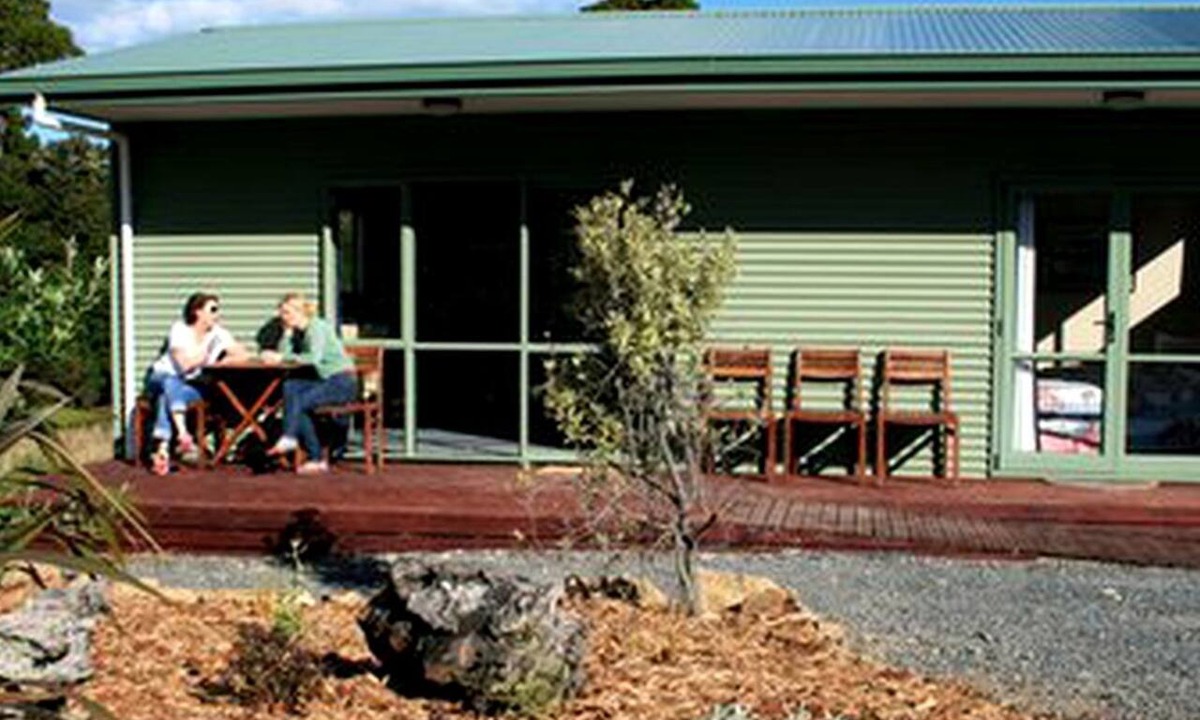 Chaslands Cottage | Charming Cottage Rental for a Peaceful Vacation in Catlins, New Zealand