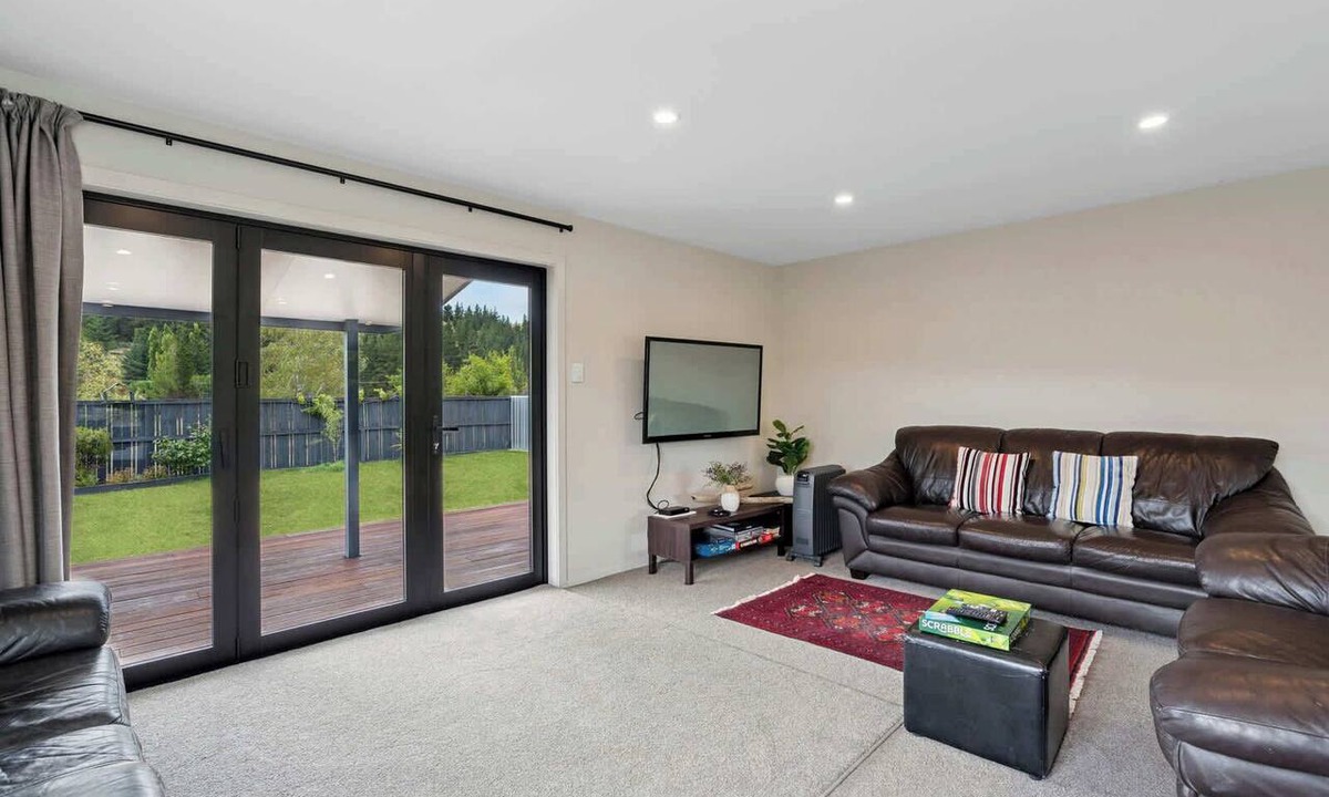 Lowburn House | Charming Oasis in Central Cromwell, NZ