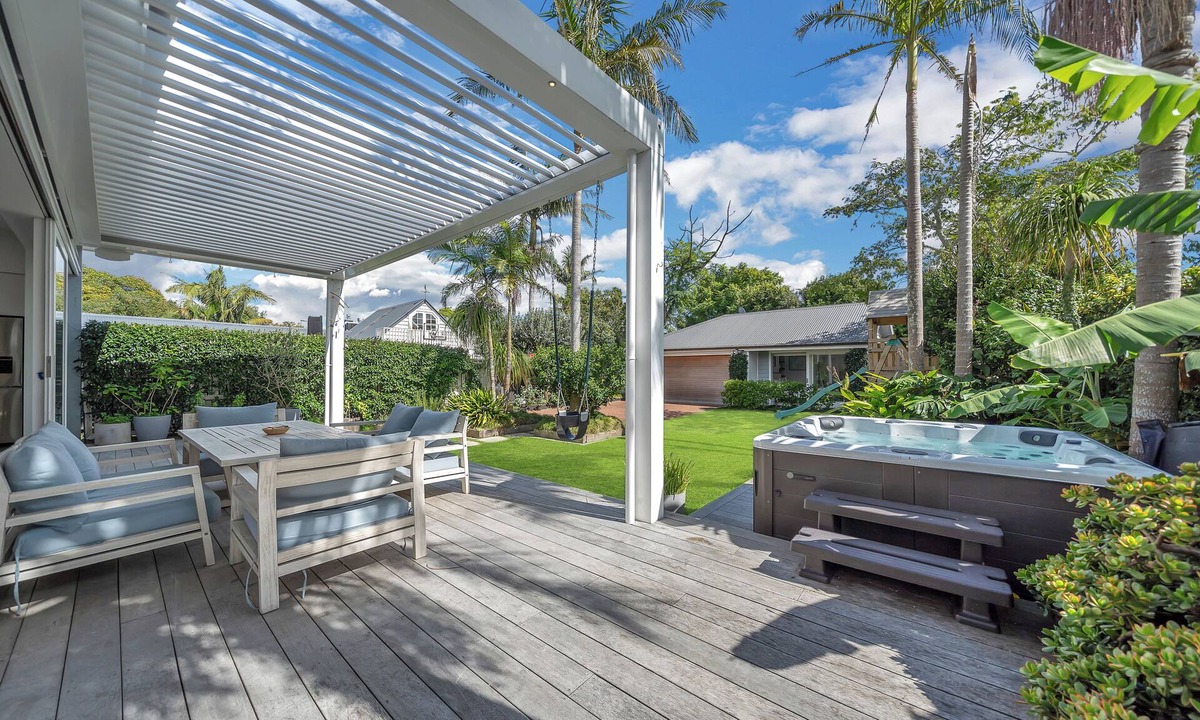 Devonport House | Cheltenham Beach Villa & Guest Studio