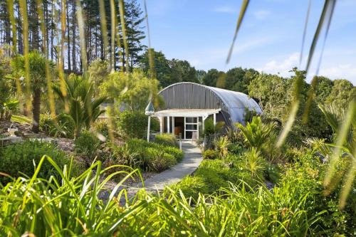 Whangaripo House | Chic Converted Barn in Matakana with Spa