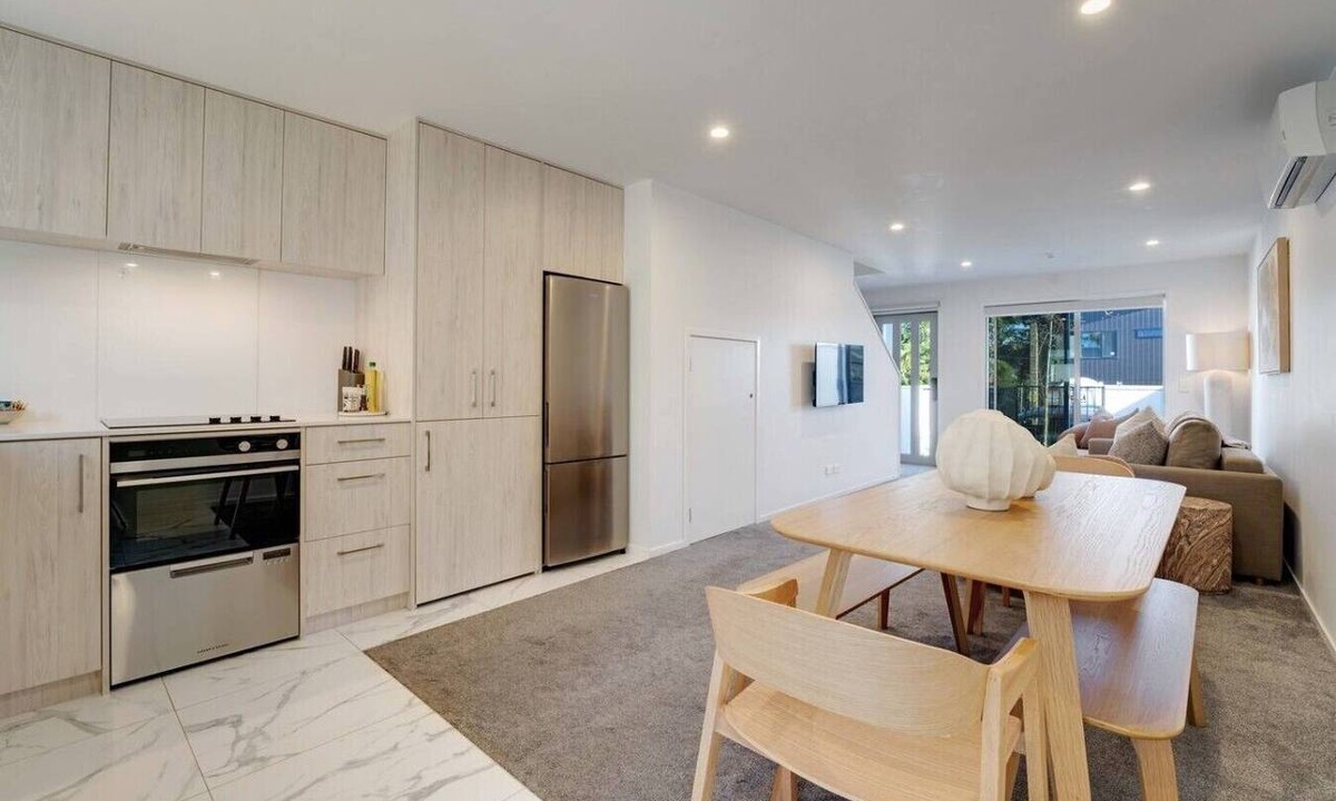 Te Atatu Peninsula Villa | Chic Peninsula Townhouse with Air-Con and Parking