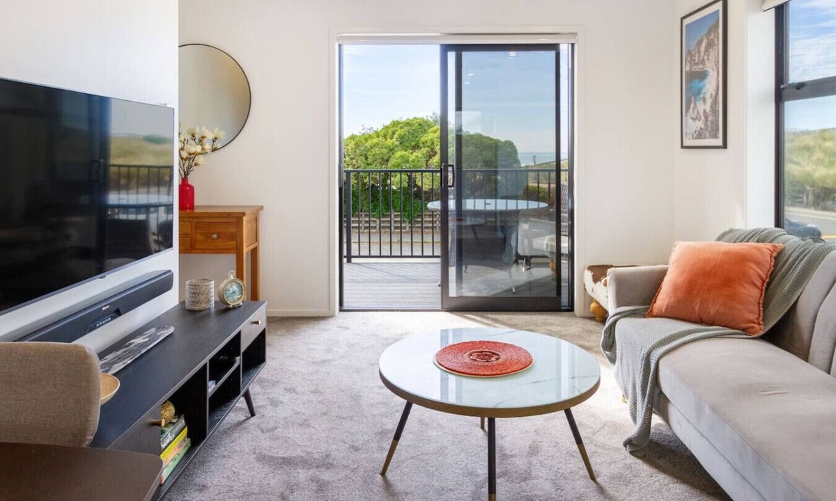New Brighton Apartment | City Escape - Near New Brighton Beach & He Puna