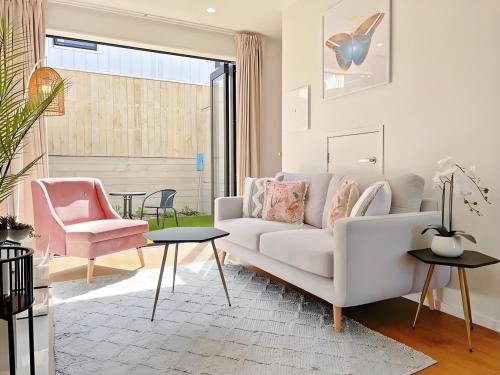 Grey Lynn House | City New Townhouse 2BR 2BA w yard, Parking & AC Heater pumb