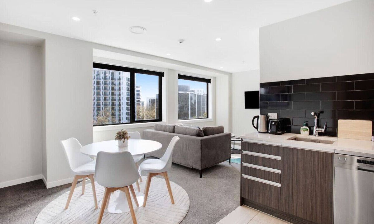 Grafton Apartment | City Skyline Apartment near Myers Park