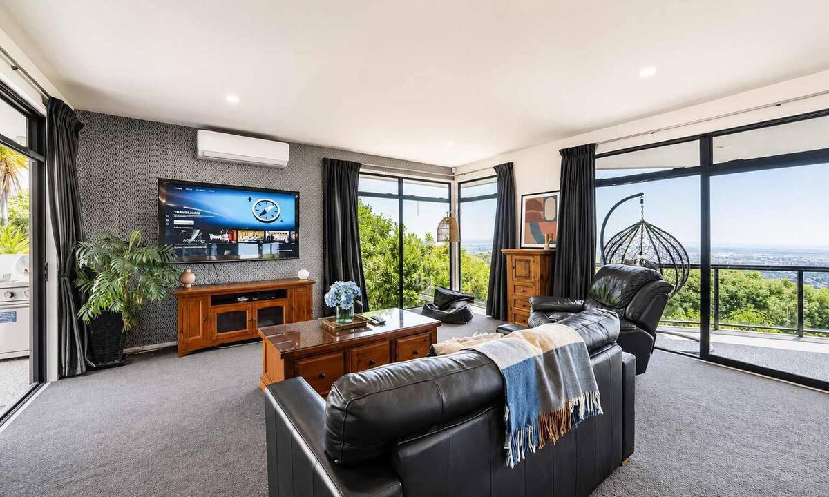 Cashmere House | City Views | 4BR | Sleeps 10 | Christchurch