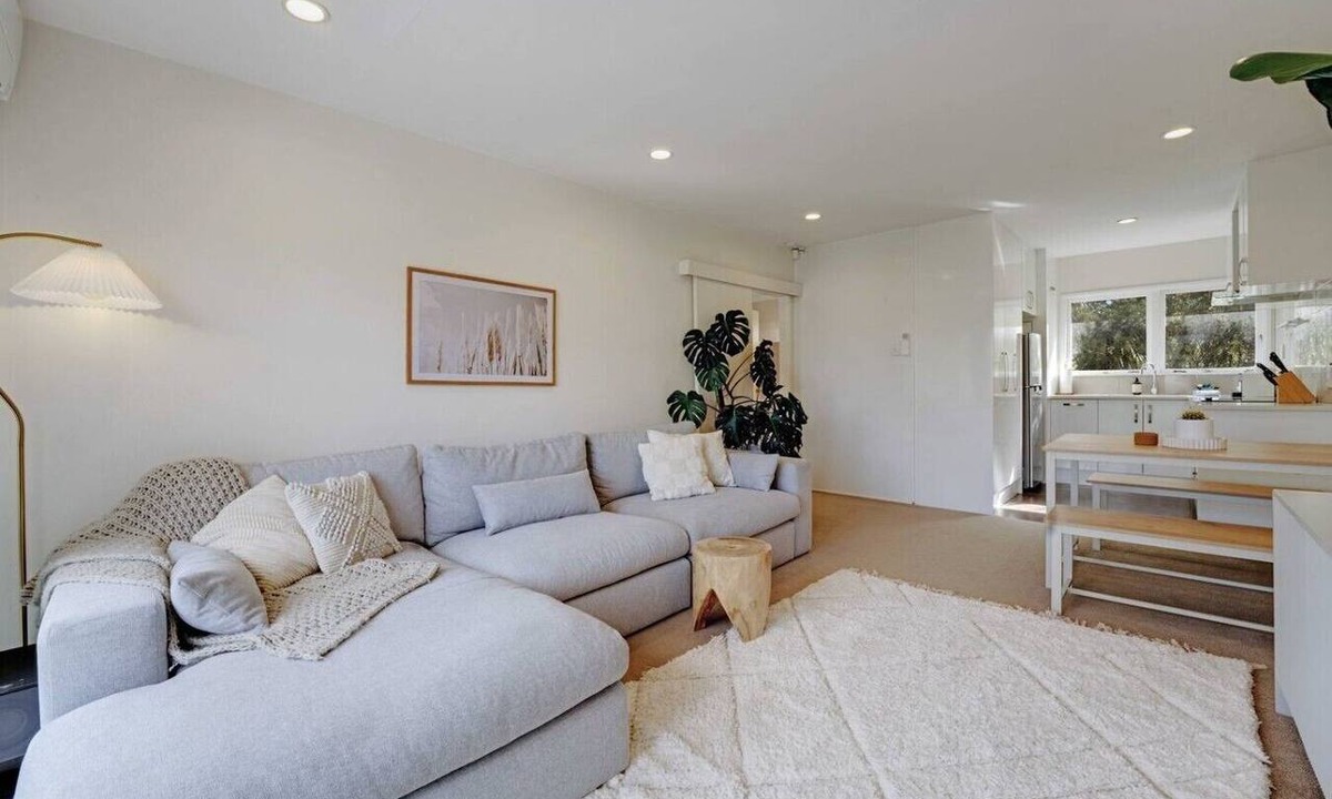 Greenlane Apartment | Classic Greenlane Unit with Parking and Air-Con