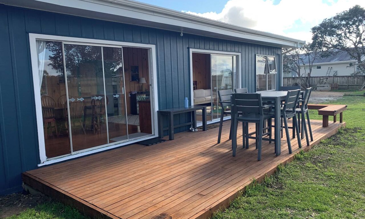 Waipu Cove House | Classic Waipu Cove Kiwi bach perfect for family beach stays