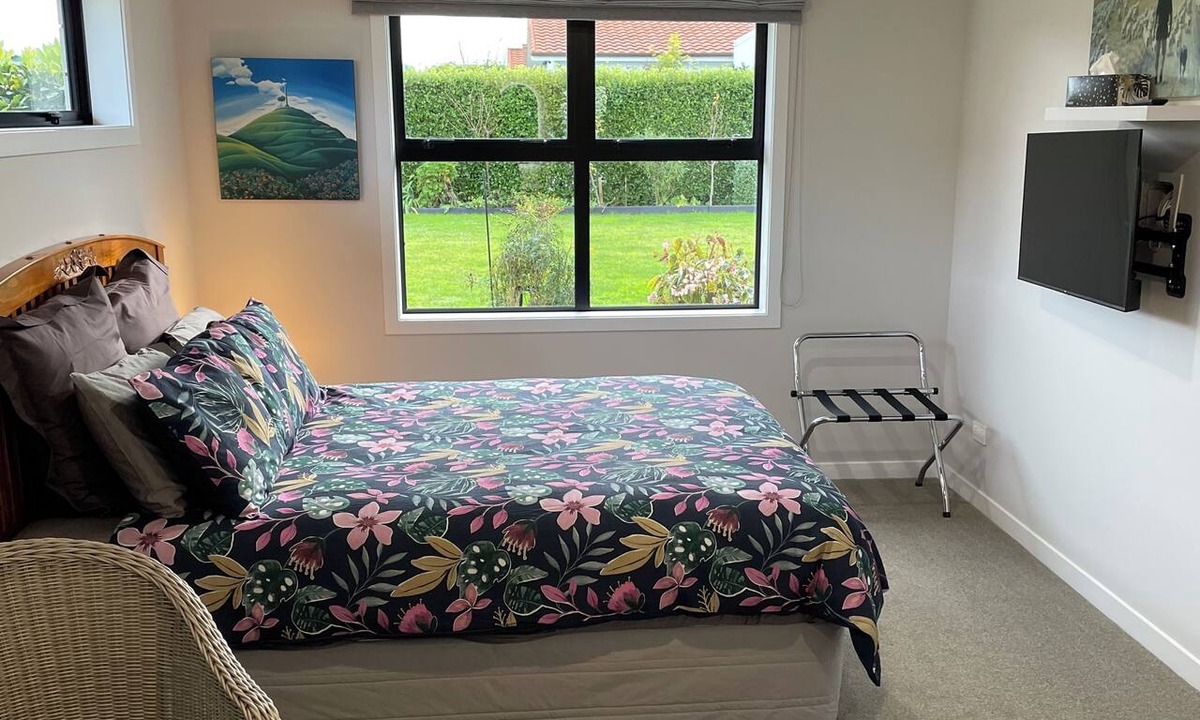 Cambridge Bed & Breakfast | Clean, warm and beautiful place to stay only 4 minutes to Cambridge.