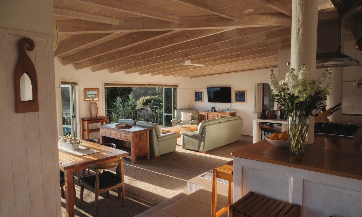 Opua Cabin | Cliff Edge by the Sea
