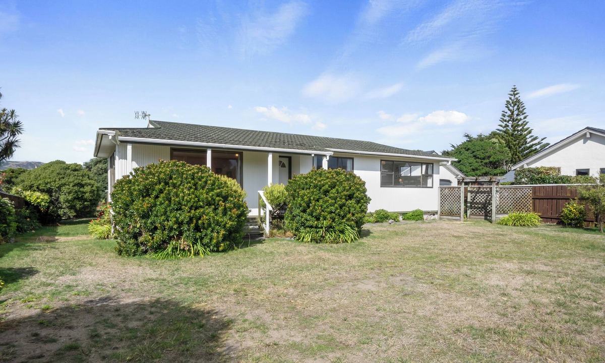 Paraparaumu House | Coastal Drift - Waikanae Beach Holiday Home