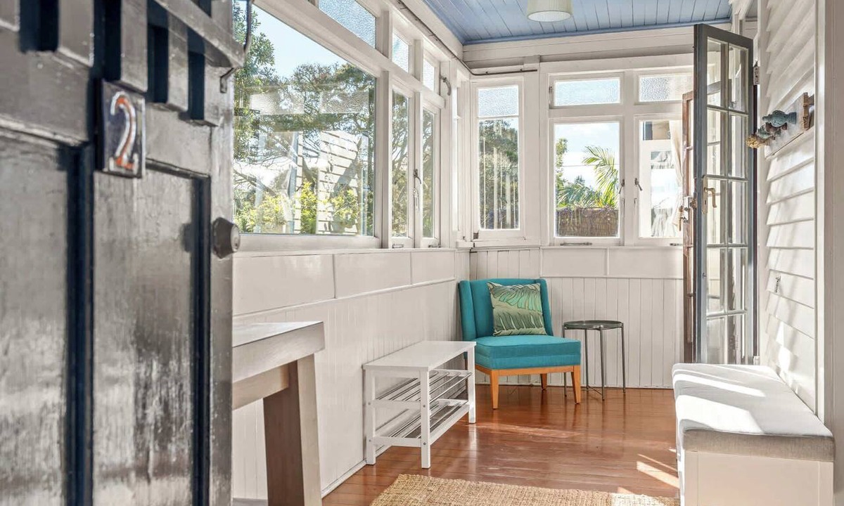 Bayswater Villa | Coastal Retreat close to Devonport Beaches