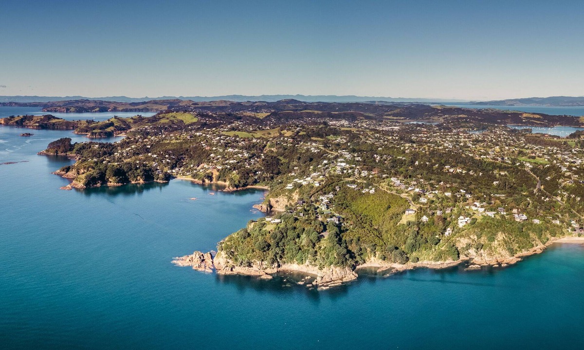 Surfdale House | Coconut Cottage Little Onoeroa