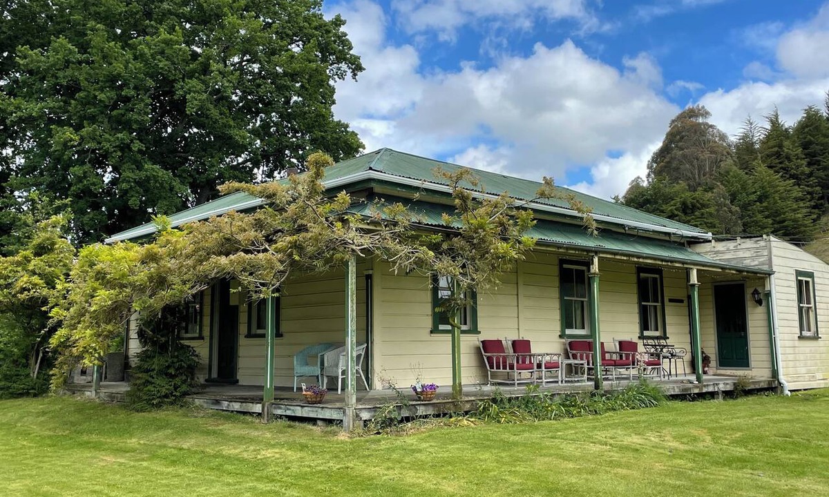 Rangiwahia House | Colonial Villa on working farm in the northern Manawatu hill country