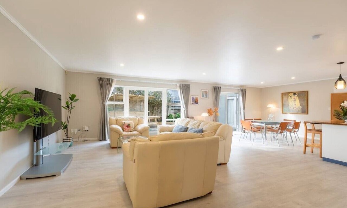 East Tamaki Heights House | Comfortable 3-Bedroom Home in East Tamaki Heights