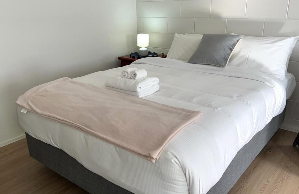 Epsom Hotel | Comfy and Modern Self Contained Studio in Epsom