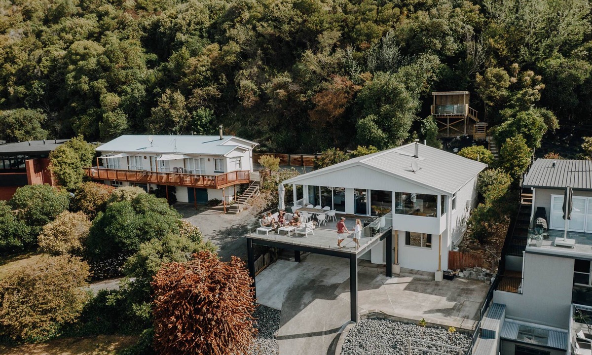 Kaikoura House | Contemporary | Elevated Views | Hot Tub - KK76130