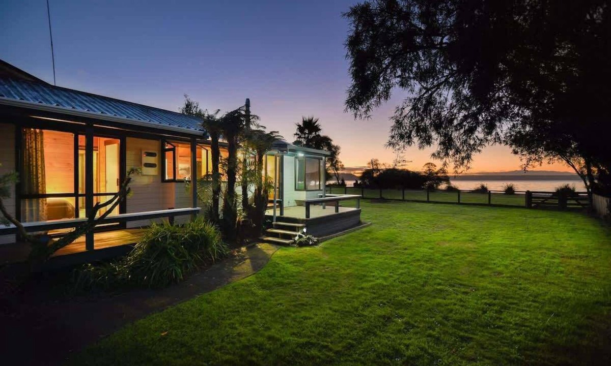 Holdens Bay House | Cooper's Lakeside - Lakefront, Kayaks, Sleeps 5