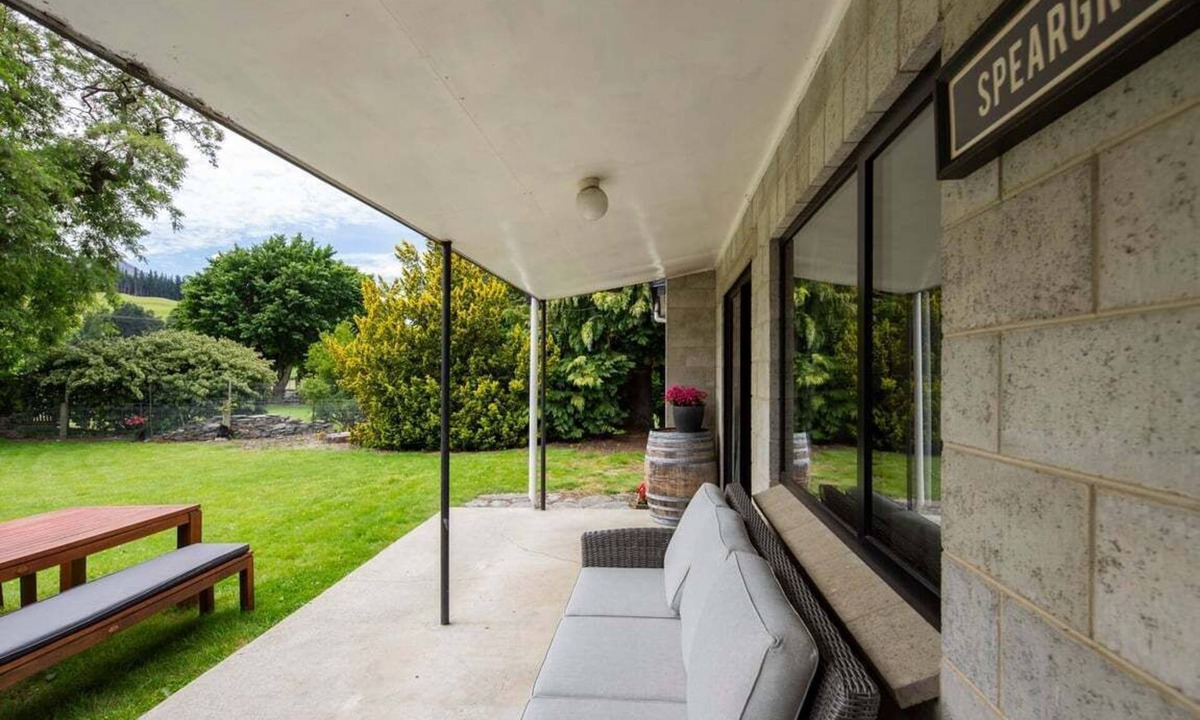 Speargrass Flat House | Coronet Peak View | 3BR Home with Hot Tub & Garden