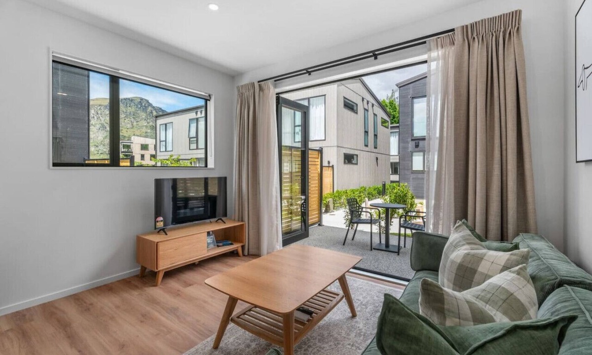 Arthur's Point Apartment | Coronet Retreat | Alpine Stay Near Coronet Peak