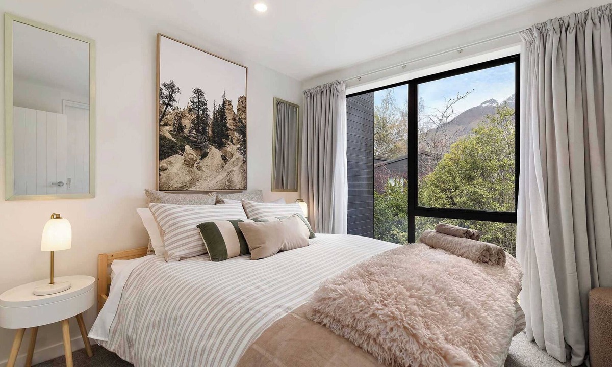 Arthur's Point House | Cosy Alpine Base Retreat