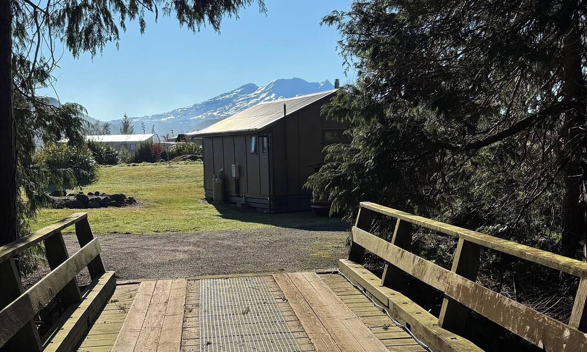 Ohakune Cottage | Cosy cottage with beautiful mountain view. Close to town and Carrot Park.