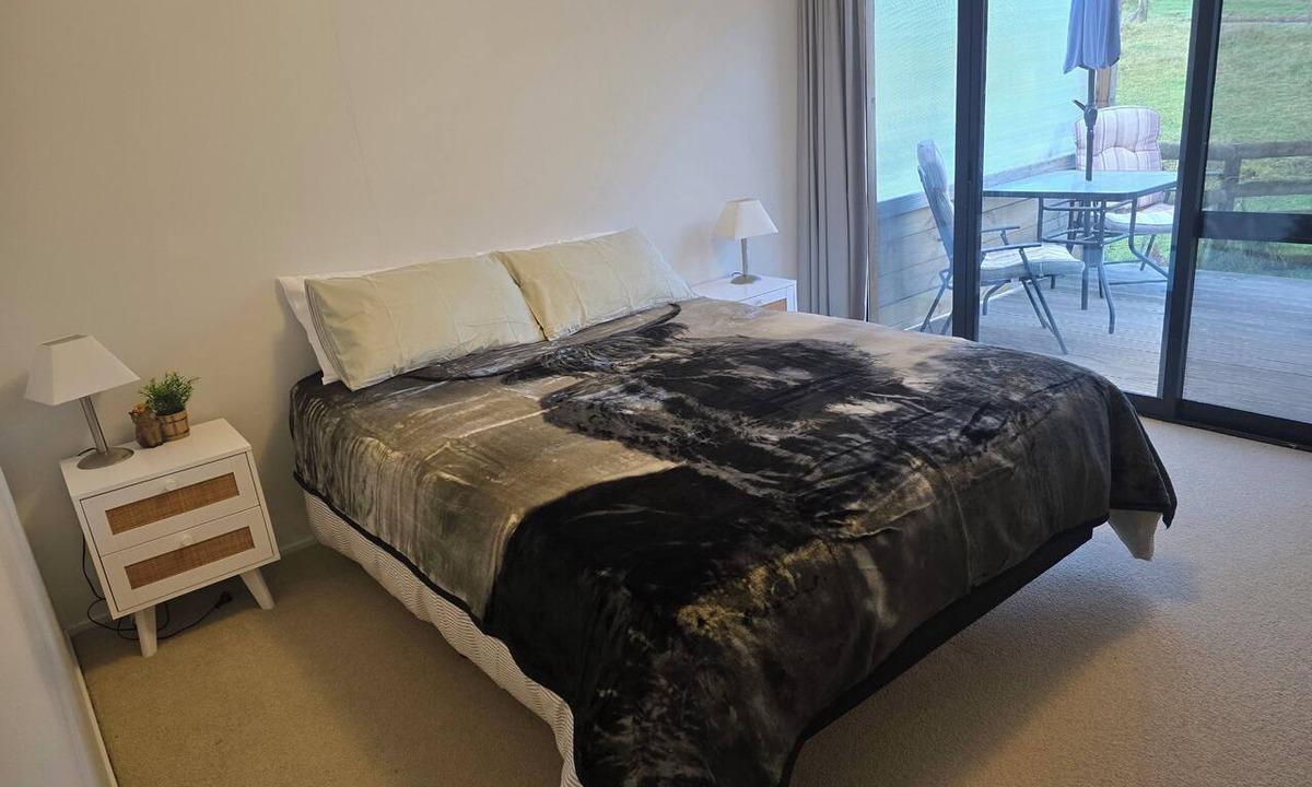 Wairakei House | Cosy private Home. Nice rural setting. Close to Activity Parks.